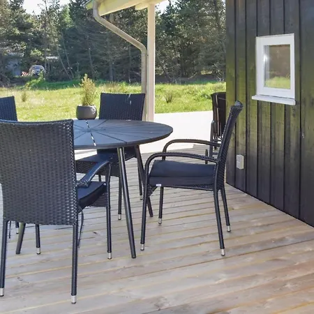 Three-bedroom Holiday In Romo Molby