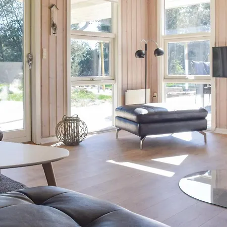 Three-bedroom Holiday In Romo Casa vacanze Molby